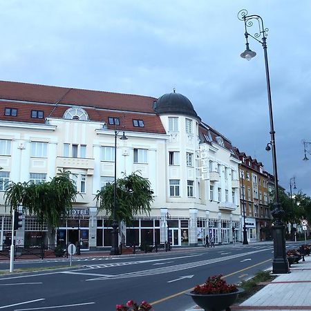 โรงแรมเซนทรัล นาชคานีจา ภายนอก รูปภาพ